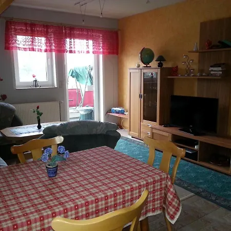 Ferienwohnung Zum Kranich شقة *